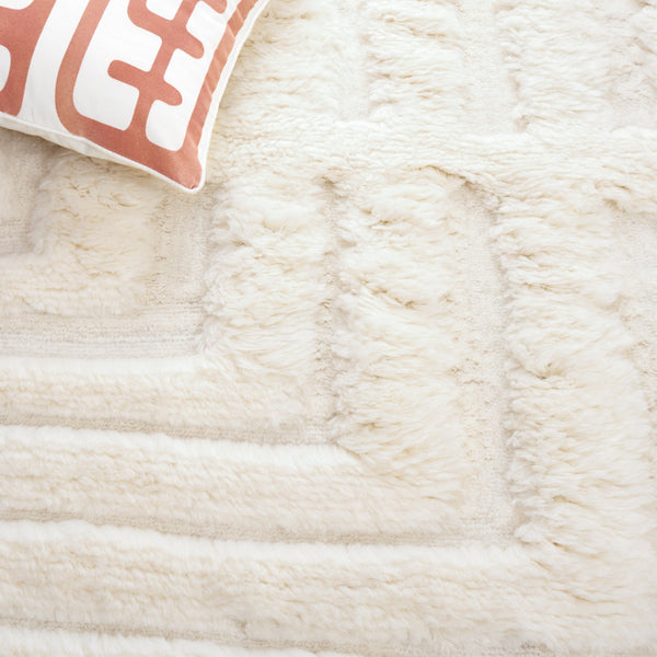 Safavieh Casablanca Artisan Crafted Wool Runner With Geometric Design For Elegant, Timeless Home Décor Ivory Wool Csb494a-4