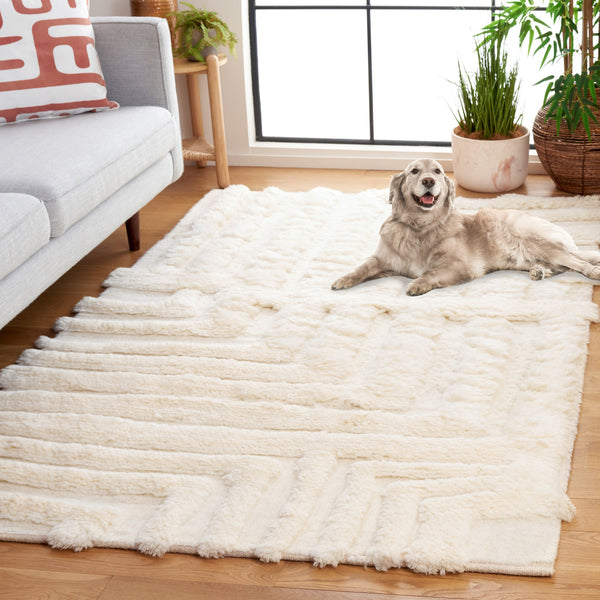 Safavieh Casablanca Artisan Crafted Wool Runner With Geometric Design For Elegant, Timeless Home Décor Ivory Wool Csb494a-4