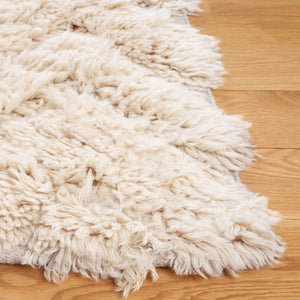 Safavieh Casablanca Handwoven Wool Area Rug - Luxurious Comfort, Timeless Elegance & Geometric Design For Any Space Beige Wool Csb495b-4