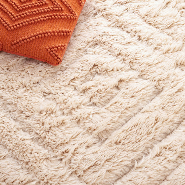 Safavieh Casablanca Handwoven Wool Area Rug - Luxurious Comfort, Timeless Elegance & Geometric Design For Any Space Beige Wool Csb495b-4