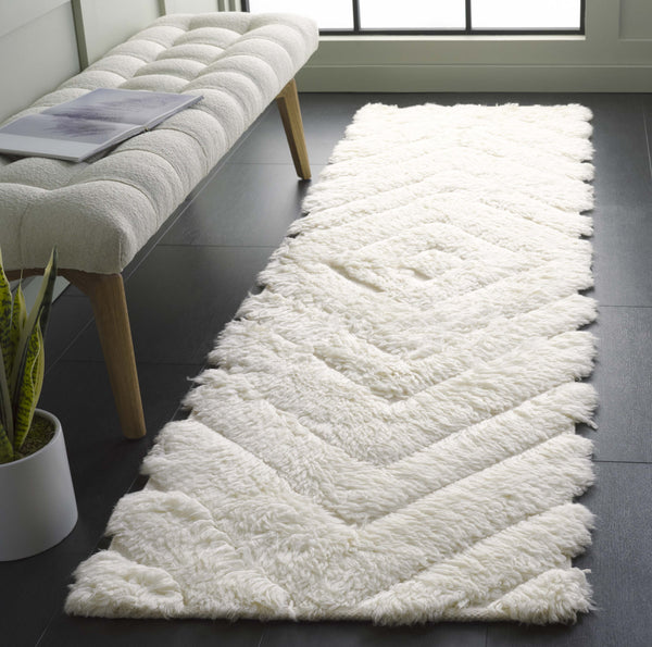 Safavieh Casablanca Handwoven Ivory Wool Shag Rug — Plush 1¾" Pile, Durable Natural Texture For Cozy Rooms 6'-0" x 9'-0" CSB497A-6