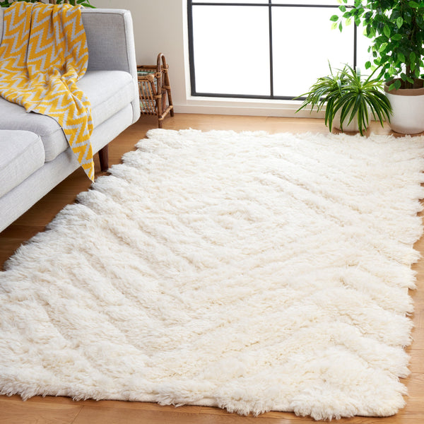 Safavieh Casablanca Handwoven Flokati-Inspired Ivory Wool Rug — Plush 1.75" Pile, Cozy Accent For Modern Rooms 2'-0" x 3'-0" CSB497A-2