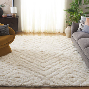 Safavieh Casablanca Handwoven Flokati-Inspired Ivory Wool Rug — Plush 1.75" Pile, Cozy Accent For Modern Rooms 2'-0" x 3'-0" CSB497A-2