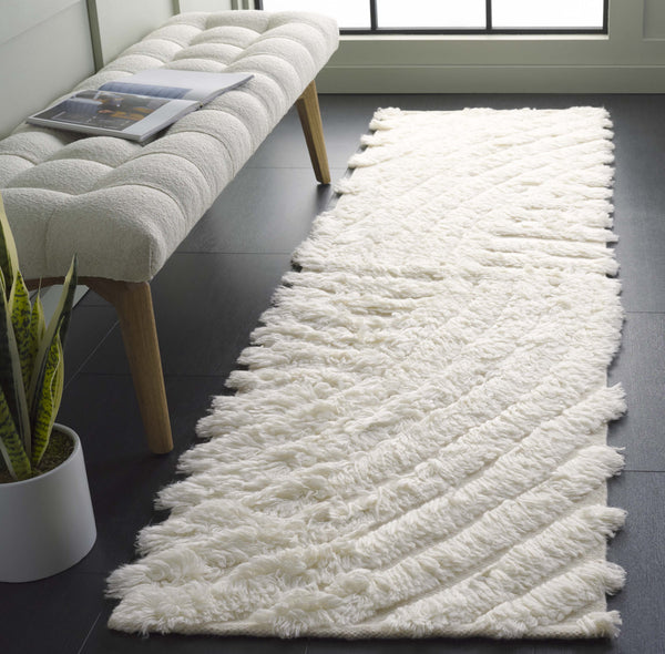 Safavieh Casablanca Handwoven Ivory Wool Rug 8X10 — Plush 1.75" Pile, Textured Organic Pattern, Timeless Elegance 2'-3" x 5'-0" CSB498A-25