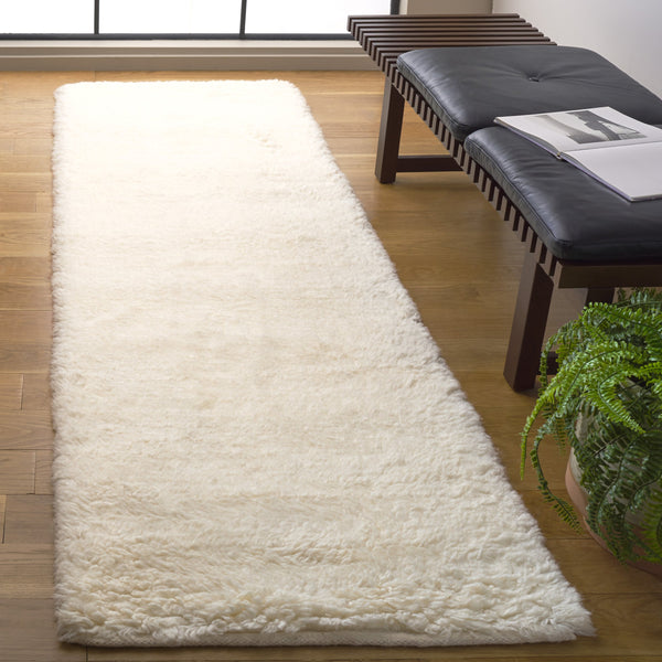 Safavieh Casablanca Handwoven Ivory Wool Rug 8X10 — Luxuriously Soft 1.75" Pile, Artisanal Indian Craftsmanship 2'-3" x 5'-0" CSB499A-25