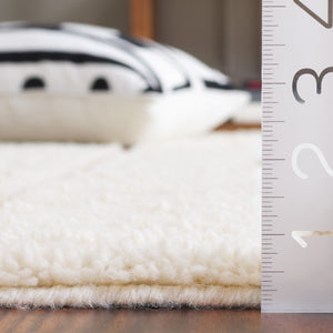 Safavieh Casablanca Handwoven Area Rug - Elegant Wool & Jute Blend, Modern Geometric Design For Cozy Spaces Natural ,Ivory 90% Wool,10% Jute Csb795a-6sq