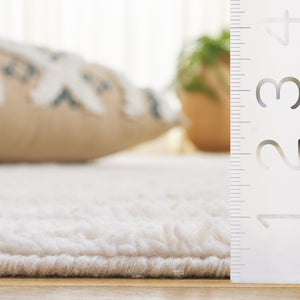 Safavieh Casablanca Hand-tufted Runner Rug - Elegant Wool Blend For Stylish Home Decor In Warm Tones Beige ,Ivory 90% Wool & 10% Cotton Csb797b-5