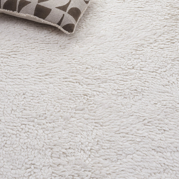 Safavieh Casablanca Ivory Shag Flokati Rug – Hand‑Loomed Wool‑Cotton Plush Accent For Cozy Modern Rooms 4'-0" x 6'-0" CSB875A-4