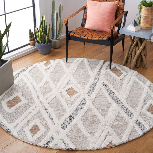 Safavieh Casablanca Hand-tufted Area Rug - Luxurious Wool Blend With Intricate Diamond Motifs For Any Room Grey ,Ivory 80% Wool,20% Cotton Csb975f-68