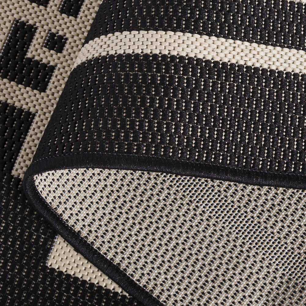 Safavieh Courtyard Elegant Geometric Area Rug In Navy And Beige - Perfect For Sophisticated Living Spaces Navy ,Light Beige 88% Polypropylene,12% Polyester Cy6406-258-6