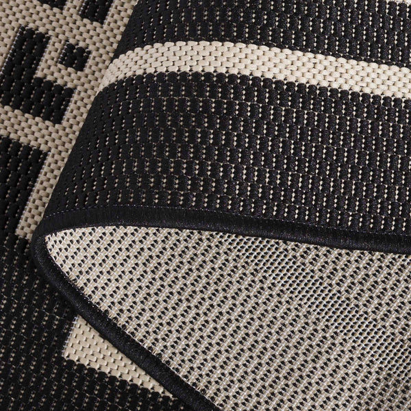 Safavieh Courtyard Elegant Geometric Area Rug In Navy And Beige - Perfect For Sophisticated Living Spaces Navy ,Light Beige 88% Polypropylene,12% Polyester Cy6406-258-6