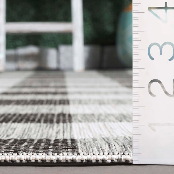 Safavieh Courtyard Chic Power Loomed Area Rug For Indoor And Outdoor Spaces, Durable Design In Red And Beige Navy ,Beige 88% Polypropylene,12% Polyester Cy6442-25821-2