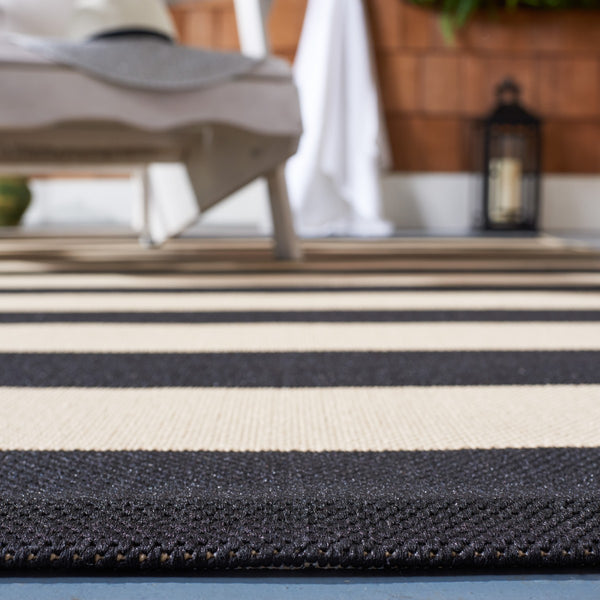 Safavieh Courtyard 6812 Power Loomed Indoor / Outdoor Rug Beige / Black 7'-10" x 7'-10" Square