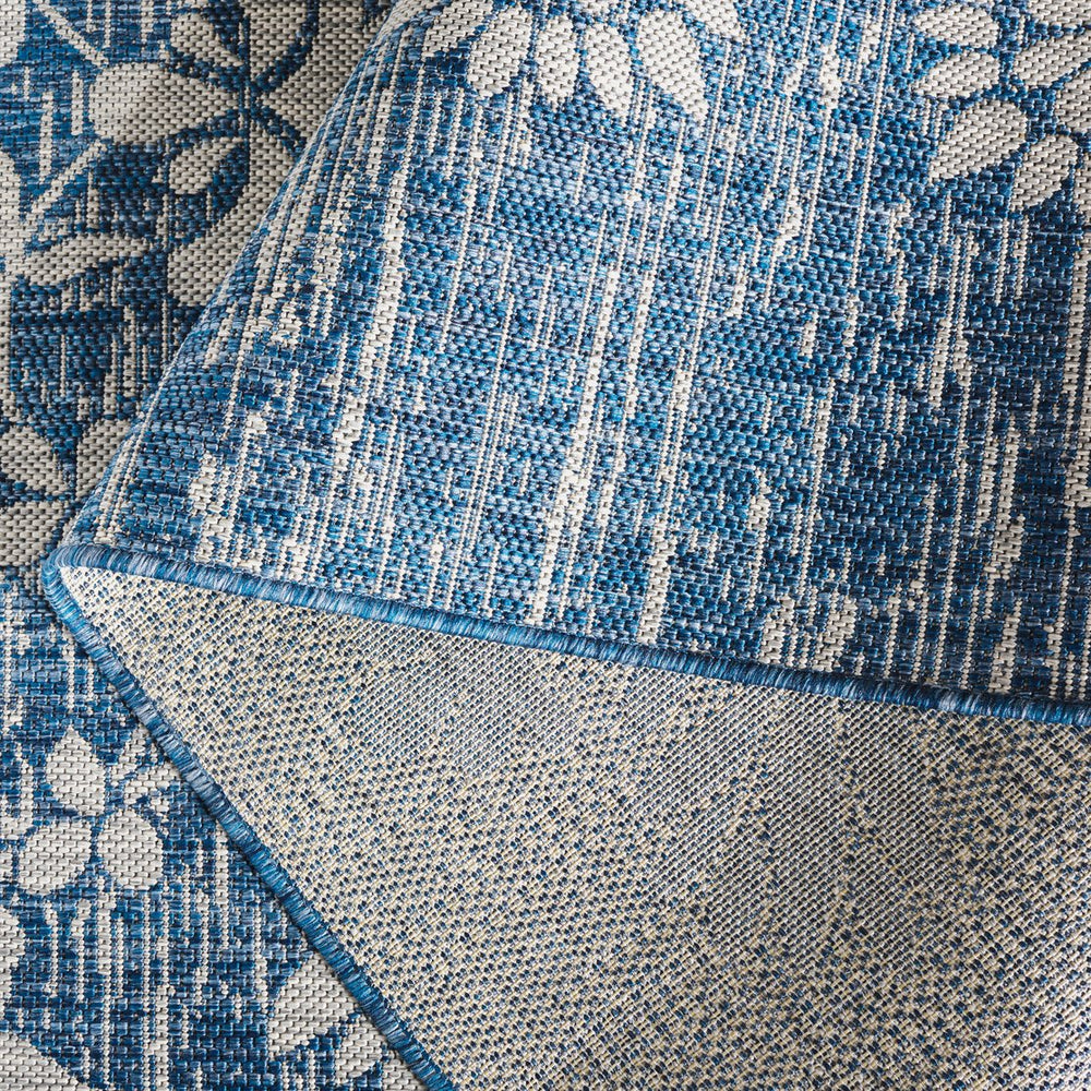 Safavieh Courtyard Exquisite Floral Area Rug – Timeless Elegance For Indoor & Outdoor Spaces, Eco-friendly Design Black ,Light Grey 85.4% Polypropylene,10.4% Polyester,4.2% Latex Cy8064-37621-3