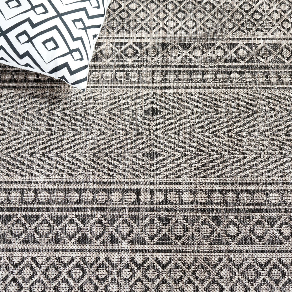 Safavieh Courtyard Elegant Indoor/Outdoor Area Rug With Tribal Motifs - Durable, Eco-friendly, Timeless Design Navy ,Grey 88% Polypropylene,12% Polyester Cy8081-36821-6