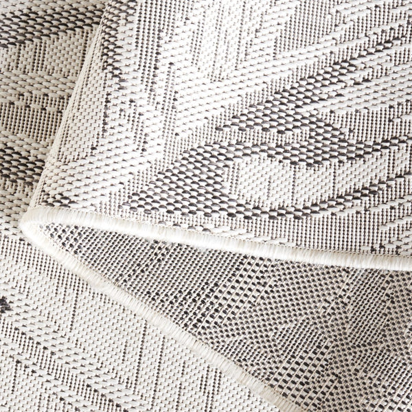 Safavieh Courtyard 8127 PowerLoomed Indoor / Outdoor Rug Ivory / Black CY8127-537-5