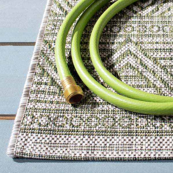 Safavieh Courtyard Indoor/Outdoor Area Rug - Elegant Geometric Design In Beige And Green For Any Space Grey ,Brown 85.4% Polypropylene,10.4% Polyester,4.2% Latex Cy8196-36312-9