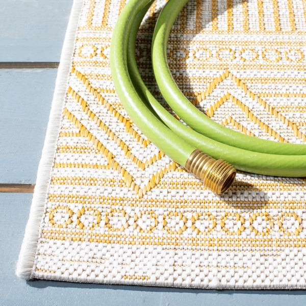 Safavieh Courtyard Indoor/Outdoor Area Rug - Elegant Geometric Design In Beige And Green For Any Space Beige ,Green 88% Polypropylene,12% Polyester Cy8196-55712-28