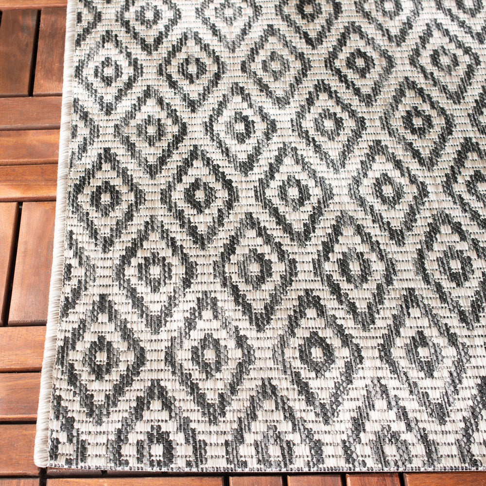 Safavieh Courtyard Stylish Geometric Area Rug For Indoor And Outdoor Spaces - Elegant Comfort And Durability Beige ,Black 88% Polypropylene,12% Polyester Cy8218-36612-5