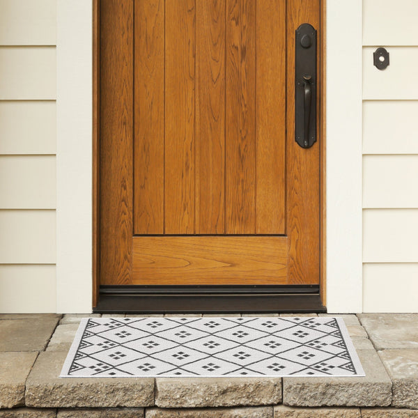 Safavieh Courtyard Elegant Geometric Pattern Area Rug For Modern Homes - Versatile Indoor/Outdoor Decor Ivory ,Black 88% Polypropylene,12% Polyester Cy8303-536-7r