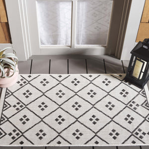 Safavieh Courtyard Elegant Geometric Pattern Area Rug For Modern Homes - Versatile Indoor/Outdoor Decor Ivory ,Black 88% Polypropylene,12% Polyester Cy8303-536-7r