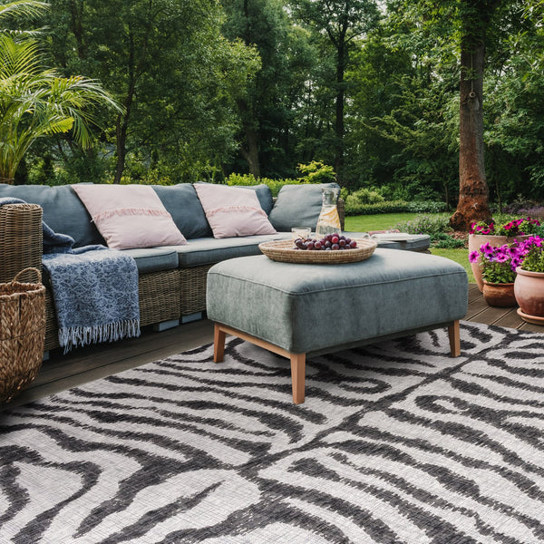 Safavieh Courtyard Contemporary Grey And Black Runner Rug - Stylish Indoor/Outdoor Area Rug For Modern Spaces Ivory ,Navy 88% Polypropylene,12% Polyester Cy8444-53412-4