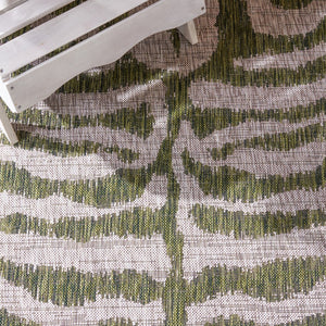 Safavieh Courtyard Contemporary Grey And Black Runner Rug - Stylish Indoor/Outdoor Area Rug For Modern Spaces Ivory ,Navy 88% Polypropylene,12% Polyester Cy8444-53412-4