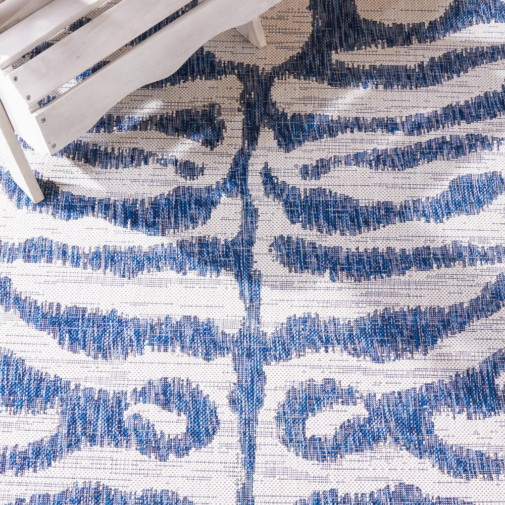 Safavieh Courtyard Contemporary Grey And Black Runner Rug - Stylish Indoor/Outdoor Area Rug For Modern Spaces Ivory ,Navy 88% Polypropylene,12% Polyester Cy8444-53412-4