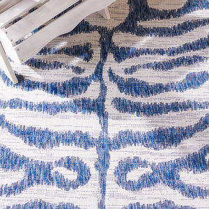 Safavieh Courtyard Contemporary Grey And Black Runner Rug - Stylish Indoor/Outdoor Area Rug For Modern Spaces Ivory ,Navy 88% Polypropylene,12% Polyester Cy8444-53412-4