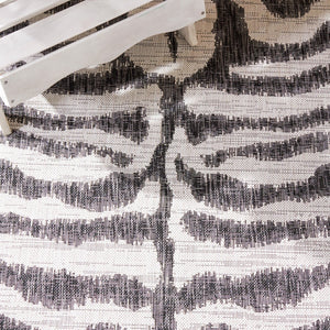 Safavieh Courtyard Contemporary Grey And Black Runner Rug - Stylish Indoor/Outdoor Area Rug For Modern Spaces Ivory ,Navy 88% Polypropylene,12% Polyester Cy8444-53412-4