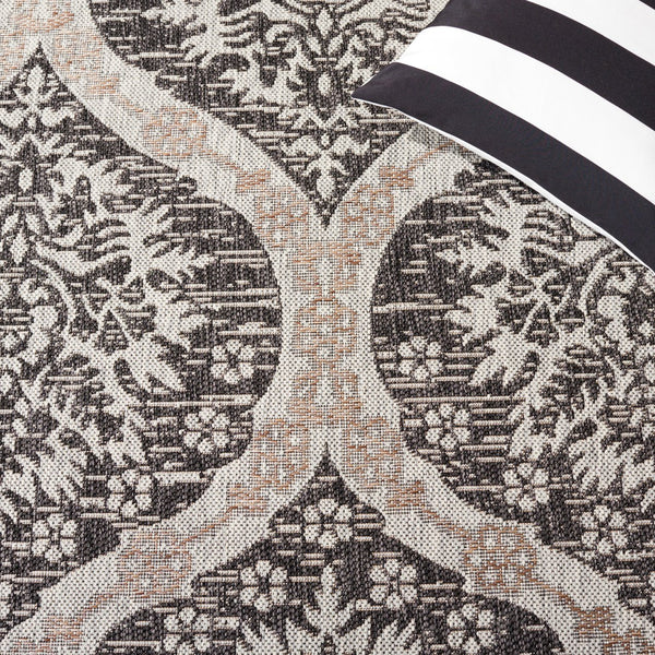 Safavieh Courtyard Exquisite Indoor/Outdoor Area Rug – Elegant Geometric Design For Stylish Living Spaces Navy ,Grey 88% Polypropylene,12% Polyester Cy8511-36821-5