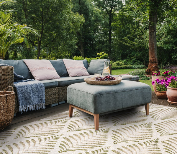 Safavieh Courtyard Elegant Botanical Area Rug - Versatile Indoor/Outdoor Floor Covering For Cozy Spaces Beige ,Green 88% Polypropylene,12% Polyester Cy8545-37912-7r