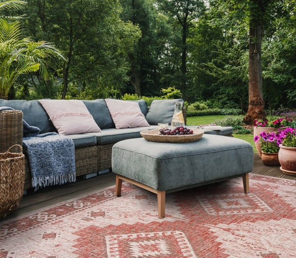 Safavieh Courtyard Elegant Indoor/Outdoor Area Rug - Timeless Design, Durable & Easy To Clean For Any Home Light Grey ,Light Beige 85.4% Polypropylene,10.4% Polyester,4.2% Latex Cy8546-37613-6