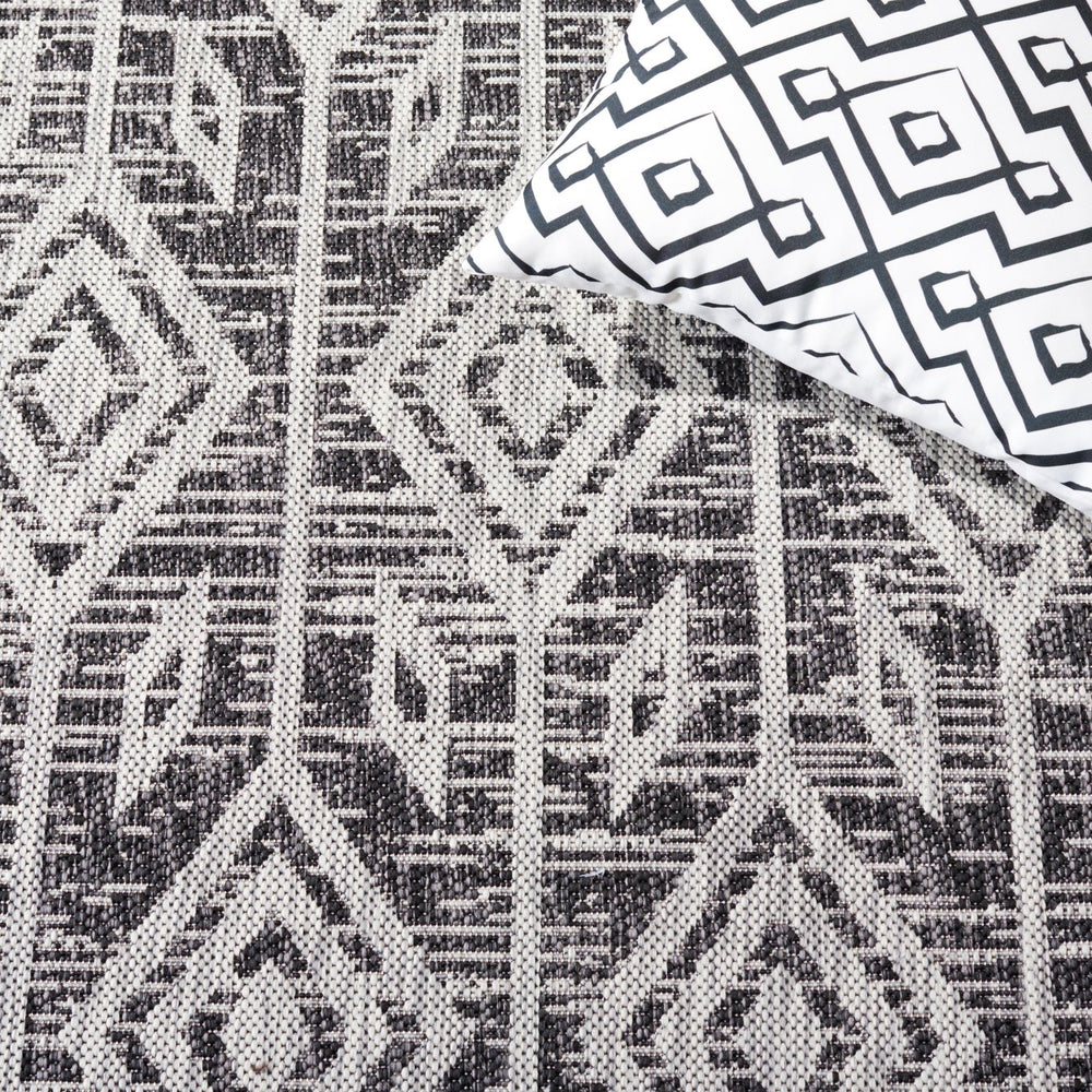 Safavieh Courtyard Santorini Geometric Area Rug – Stylish Tribal Pattern For Indoor & Outdoor Spaces Black ,Grey 85.4% Polypropylene,10.4% Polyester,4.2% Latex Cy8662-37621-28