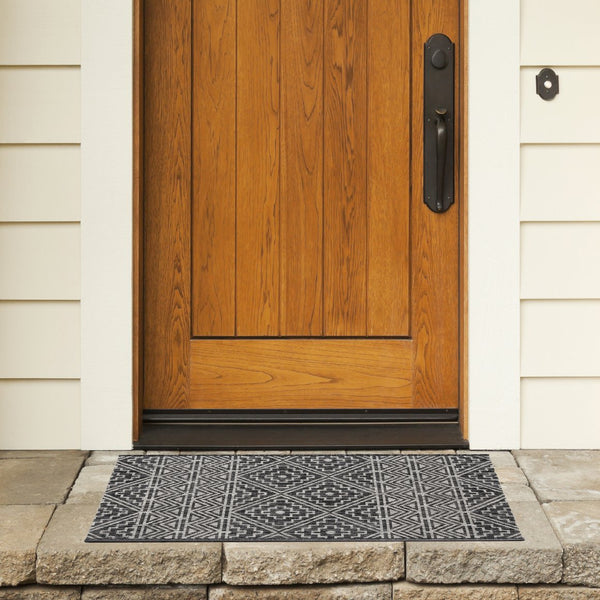 Safavieh Courtyard Contemporary Geometric Area Rug For Indoor/Outdoor Elegance - Durable & Stylish Design Black ,Grey 88% Polypropylene,12% Polyester Cy8787-37621-4r