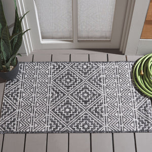 Safavieh Courtyard Contemporary Geometric Area Rug For Indoor/Outdoor Elegance - Durable & Stylish Design Black ,Grey 88% Polypropylene,12% Polyester Cy8787-37621-4r