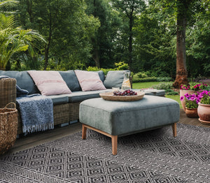 Safavieh Courtyard Contemporary Geometric Area Rug For Indoor/Outdoor Elegance - Durable & Stylish Design Black ,Grey 88% Polypropylene,12% Polyester Cy8787-37621-4r