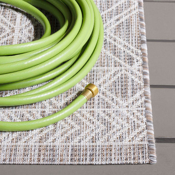 Safavieh Courtyard Geometric Indoor/Outdoor Area Rug - Elegant, Durable, Modern Design For Any Space Ivory ,Beige Grey 88% Polypropylene,12% Polyester Cy8822-59121-810