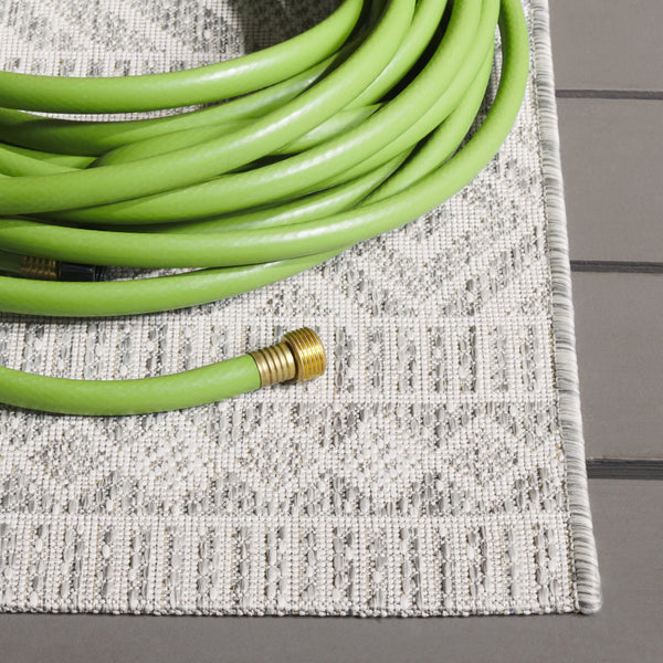 Safavieh Courtyard Exquisite Geometric Area Rug - Durable Power Loomed Design For Indoor & Outdoor Spaces Ivory ,Light Grey 88% Polypropylene,12% Polyester Cy8998-55321-4