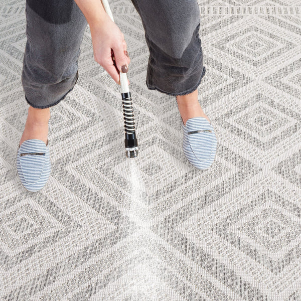 Safavieh Courtyard Exquisite Geometric Area Rug - Durable Power Loomed Design For Indoor & Outdoor Spaces Ivory ,Light Grey 88% Polypropylene,12% Polyester Cy8998-55321-4