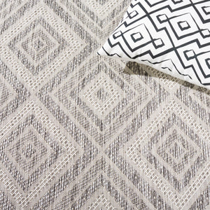 Safavieh Courtyard Exquisite Geometric Area Rug - Durable Power Loomed Design For Indoor & Outdoor Spaces Ivory ,Light Grey 88% Polypropylene,12% Polyester Cy8998-55321-4