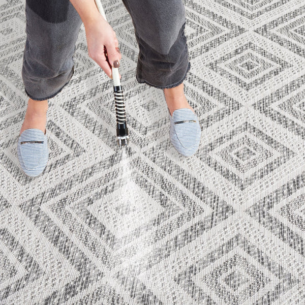 Safavieh Courtyard Exquisite Geometric Area Rug - Durable Power Loomed Design For Indoor & Outdoor Spaces Ivory ,Light Grey 88% Polypropylene,12% Polyester Cy8998-55321-4