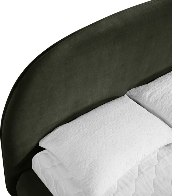 Meridian Furniture Celine Sculptural Curved Queen Bed Fully Upholstered Velvet Frame for Glam Bedrooms Green CelineGreen-Q