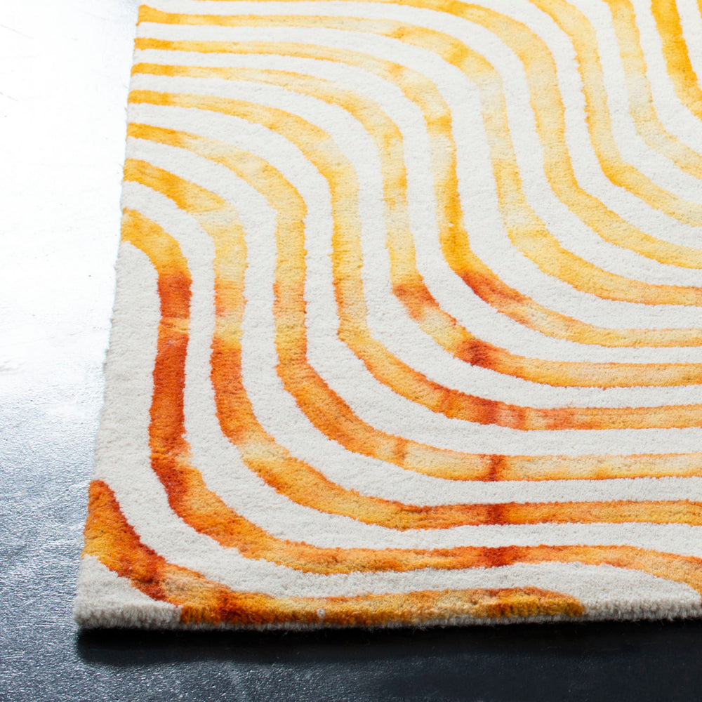 Safavieh Dip Dye 822 Hand Tufted  Rug Ivory / Terracotta DDY822A-5