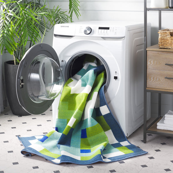 Safavieh Digital Modern Area Rug - Geometric Design In Vibrant Blue And Green, Soft & Durable For Home Decor Blue ,Green Polyamide Dga100m-4