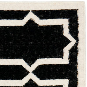 Safavieh Dhurries 549 Hand Woven Flat Weave  Rug Black / Ivory DHU549L-3