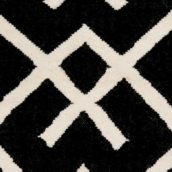 Safavieh Dhurries 552 Hand Woven Flat Weave  Rug Black / Ivory DHU552L-3