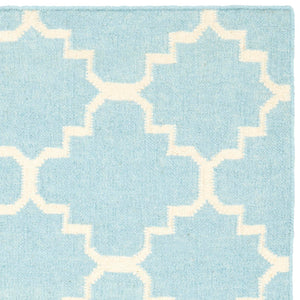 Safavieh Dhurries 554 Hand Woven Flat Weave  Rug Light Blue / Ivory DHU554B-3