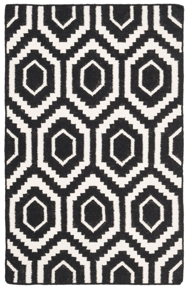 Safavieh Dhurries 556 Hand Woven Flat Weave  Rug Black / Ivory DHU556L-24