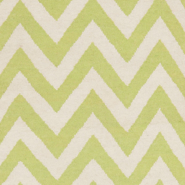 Safavieh Dhurries 557 Hand Woven Flat Weave  Rug Green / Ivory DHU557A-28